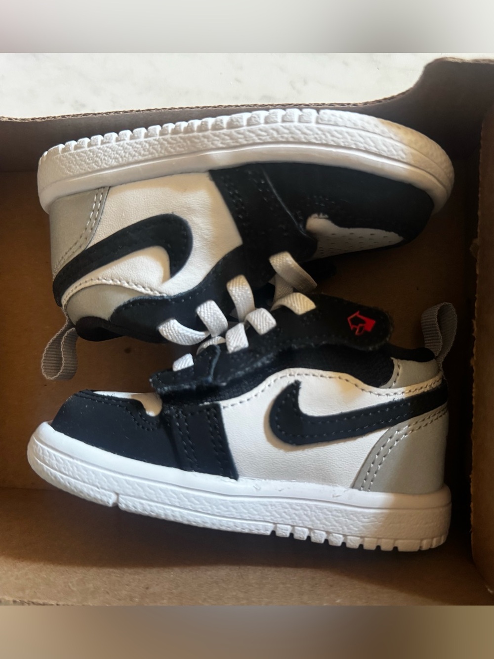 Nike Toddler Black and White High-Top Sneaker shoes 4C